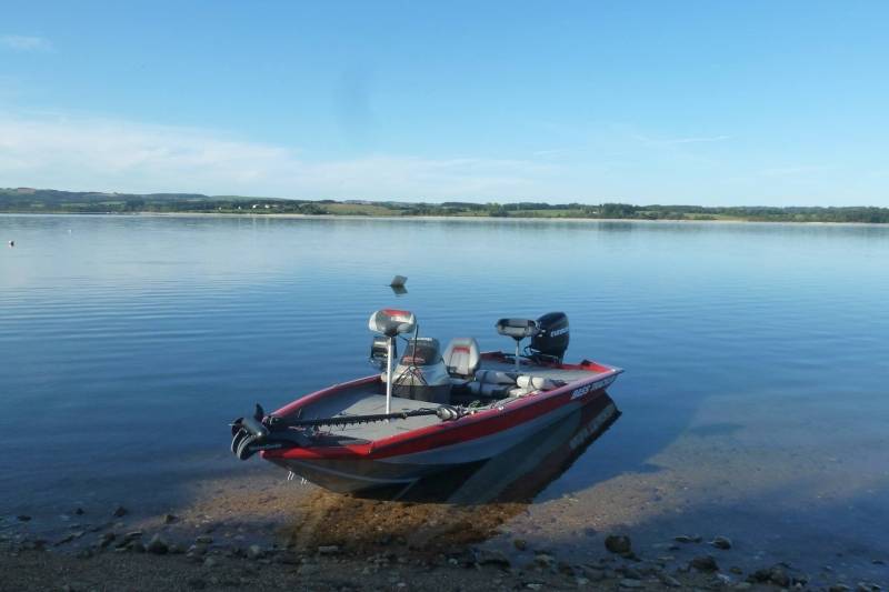 Pêche des carnassiers sur le lac de Castelnau-Lassout-Lous
