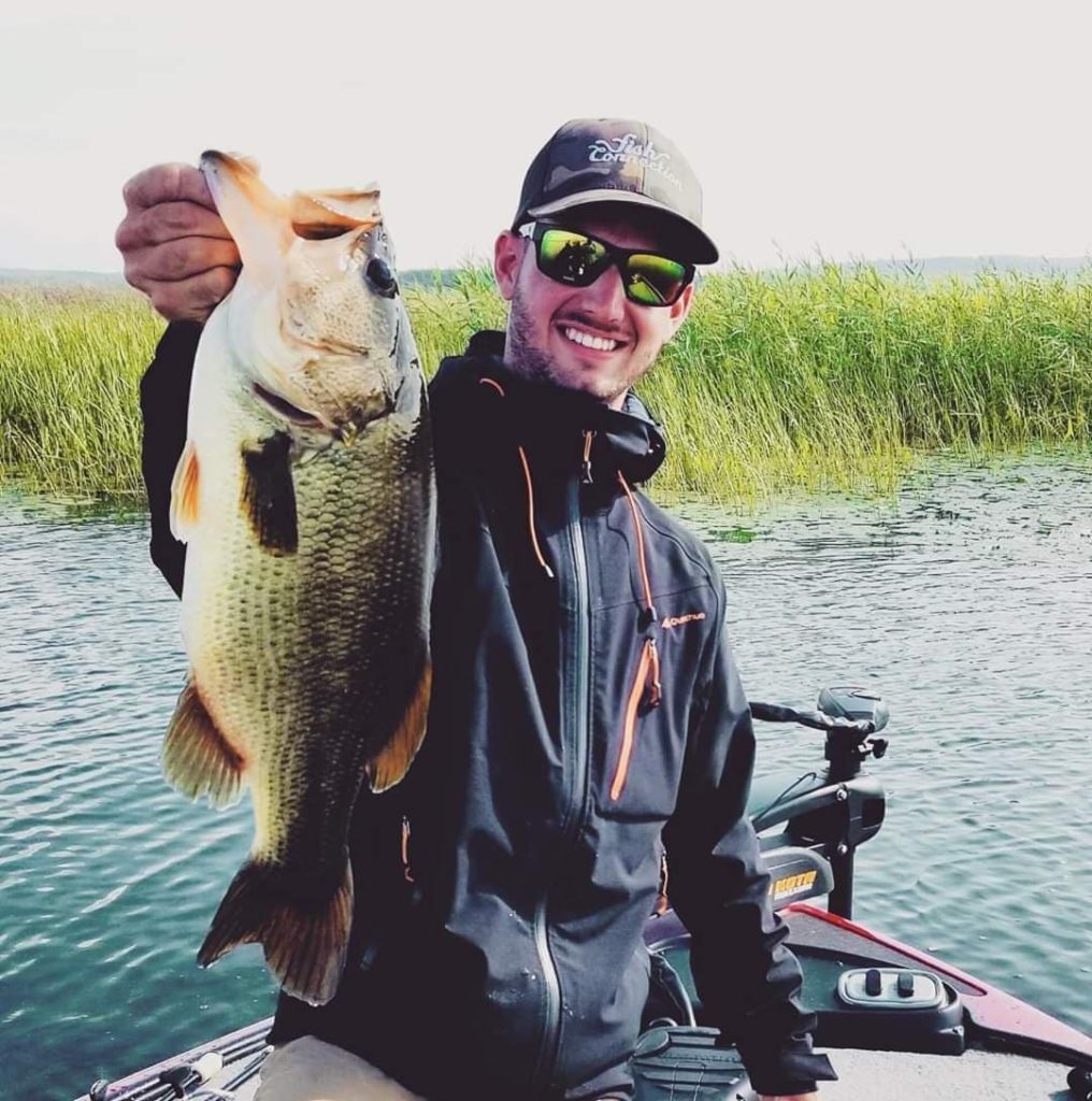 Fishing in seagrass beds: a very specific technique