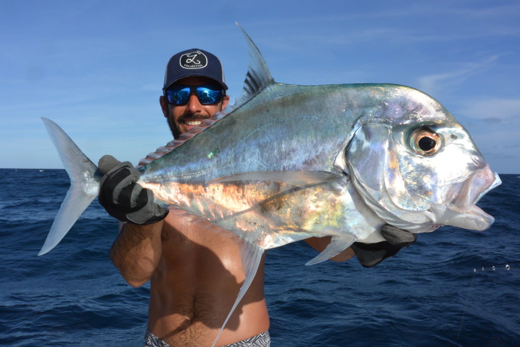 Yon Dupaquier et un superbe African Pompano prise au jig