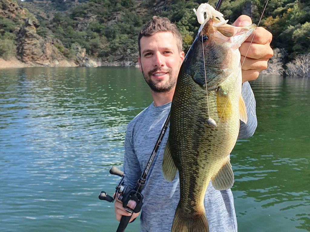 How to fish black bass in summer?