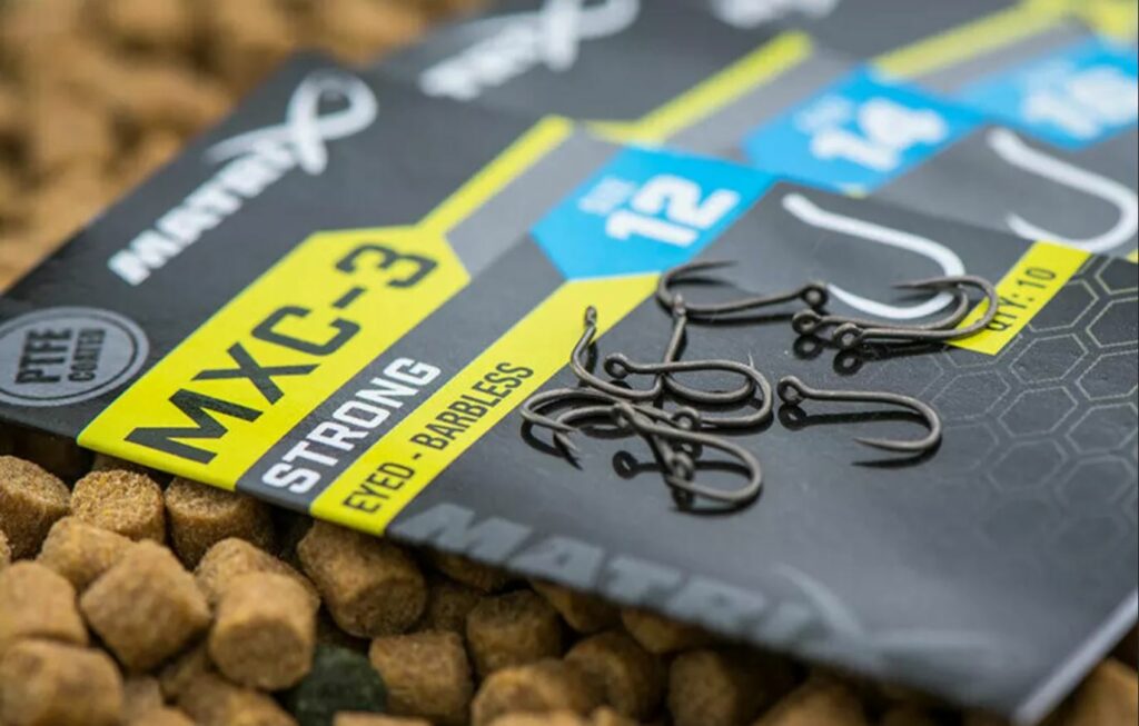 Fishing with a barbed or barbless hook: Which hook should you choose?